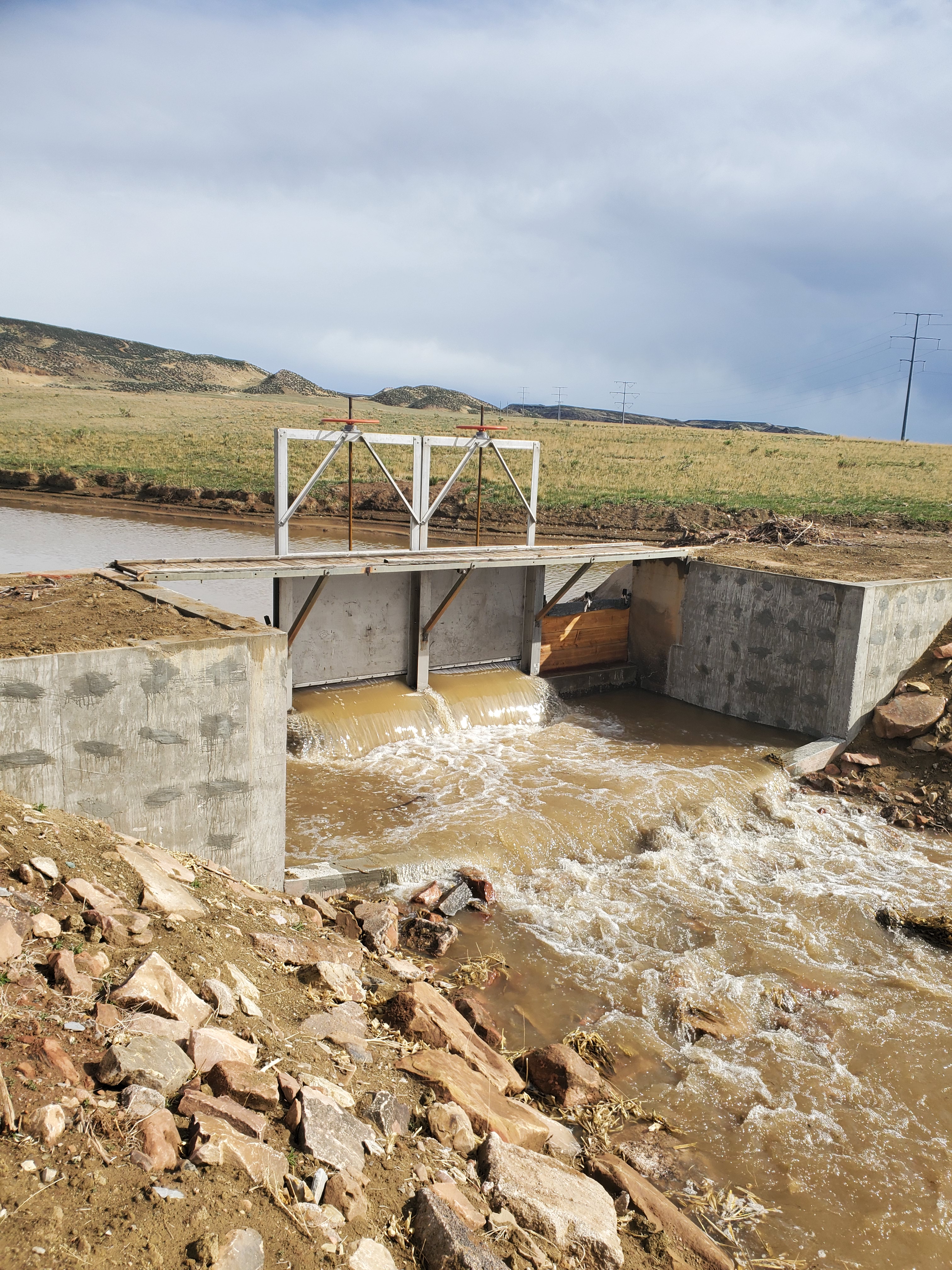 Buckeye split structure