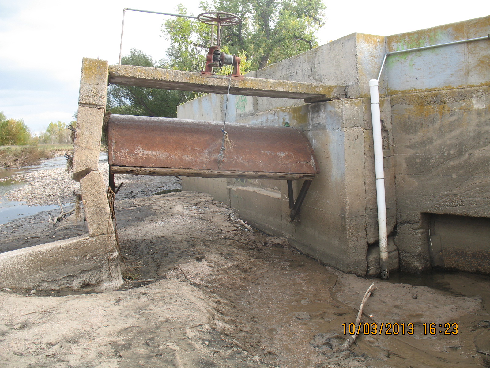 Fossil Creek inlet diversion bypass gate, September 2013
